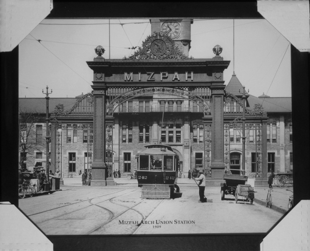 Mizpah Arch Union Station 1909